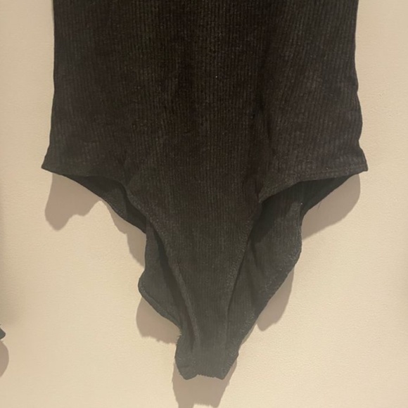 ARITZIA - Golden by TNA Long Sleeve Body Suit - Picture 3 of 8